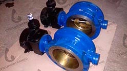 Затвор фланцевый с тройным-эксцентриситетом стальной с редуктором (Ду200-Ру16)